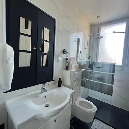 アパート Beautiful With Perfect Location エペルネー