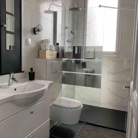 Beautiful With Perfect Location アパート *